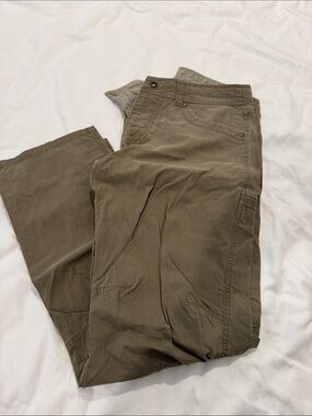 Kuhl Men's Cargo Pants in Olive Brown